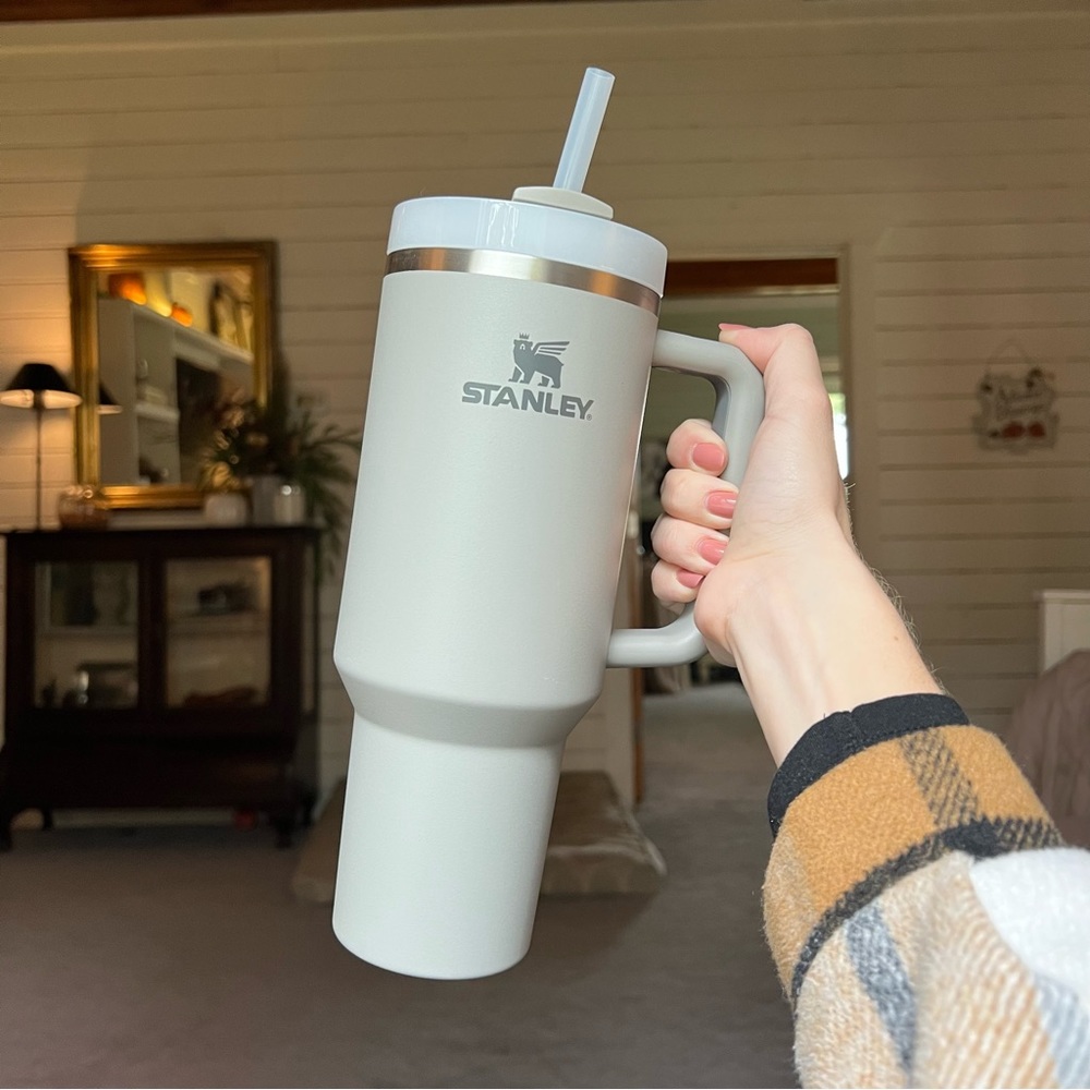 NWT Stanley The Quencher H2.0 FlowState Tumbler 40 oz in Flint color